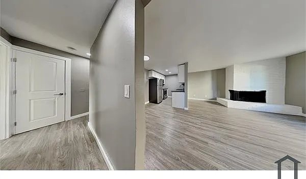 1105 S Woodlawn St — Photo 8