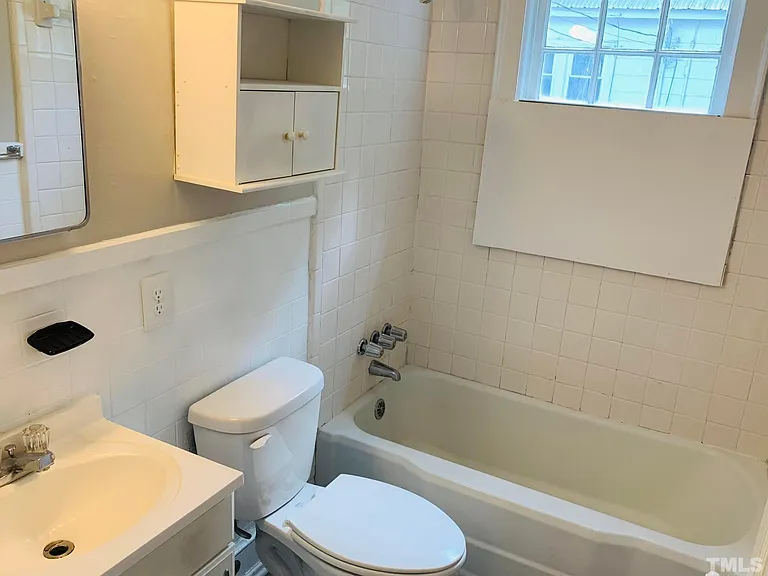 203 Hillsborough Rd — Photo 10