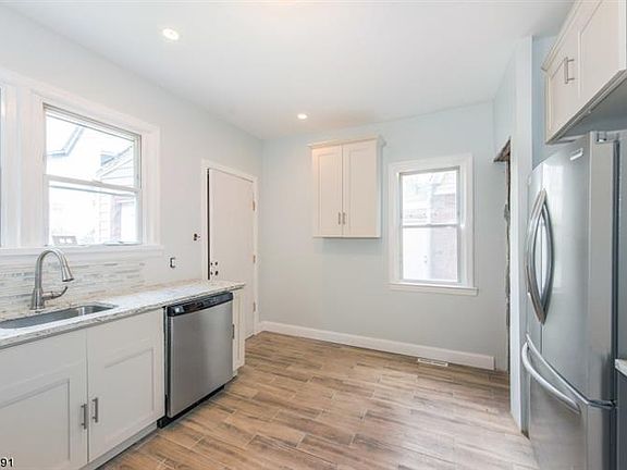 3rd image of 151 Park Ave