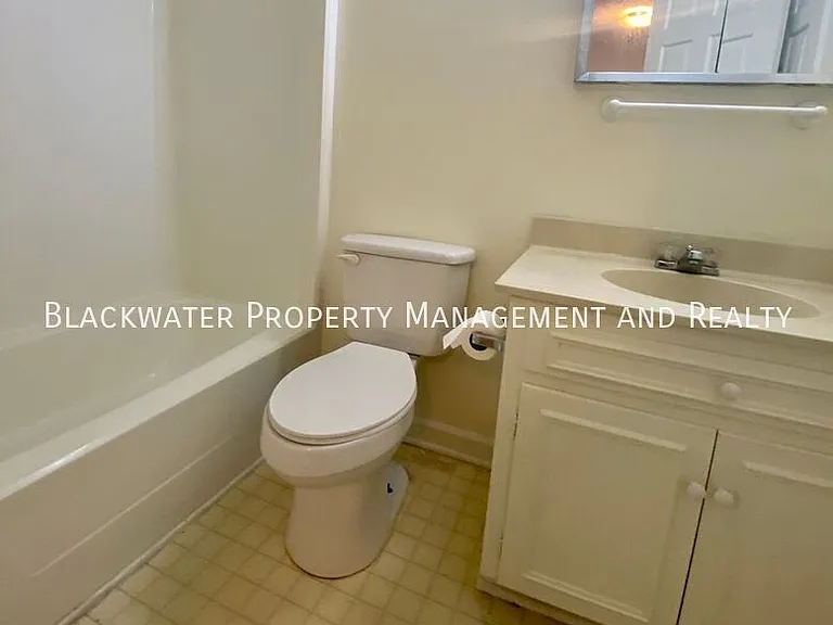 5 W Princeton Cir #4 — Photo 6