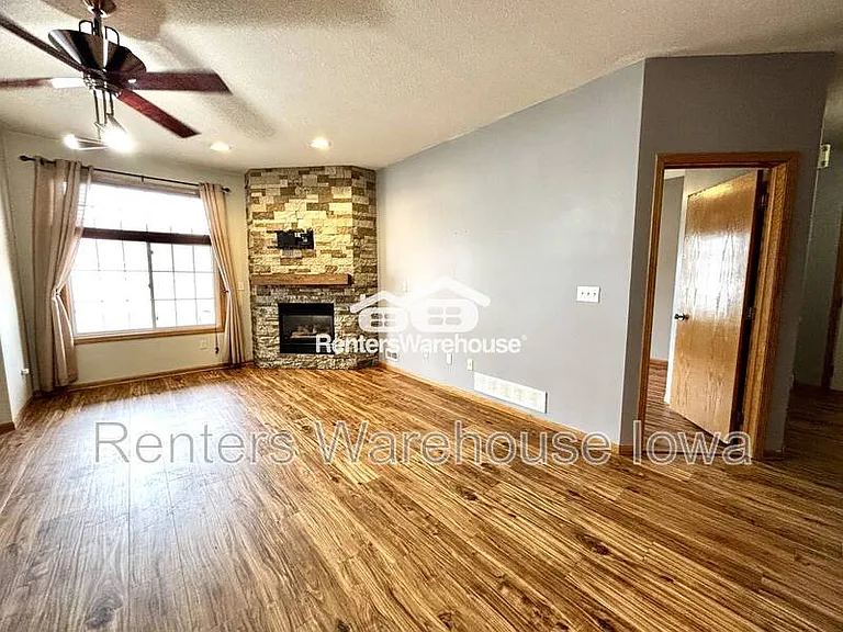 950 67th St #410 — Photo 9