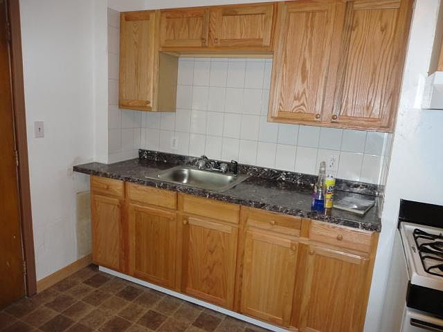 2nd image of 447 Ferry St #3