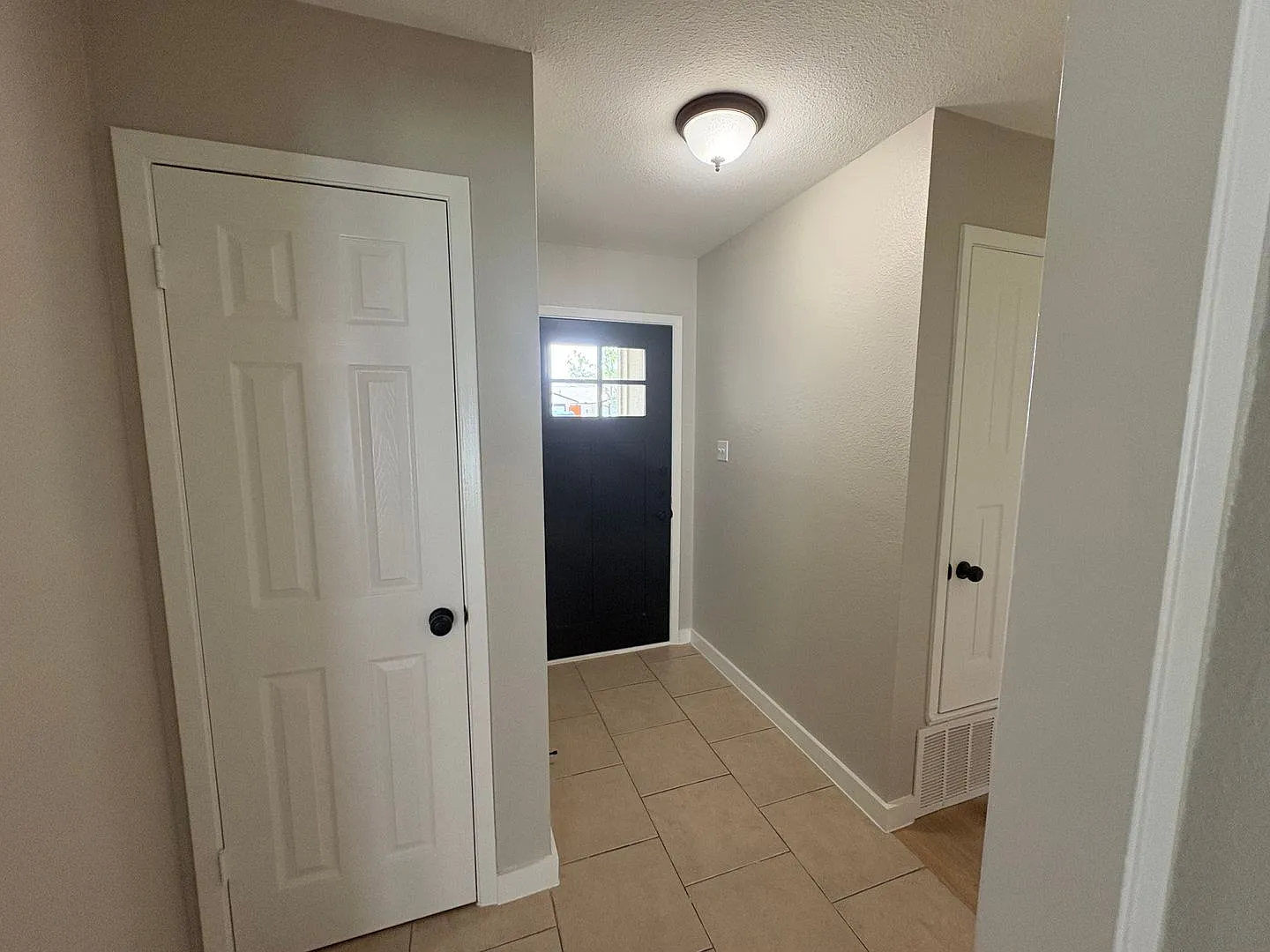 Great Round Rock with Great Floor Plan — Photo 2