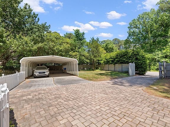 5th image of 2802 Devon Rd