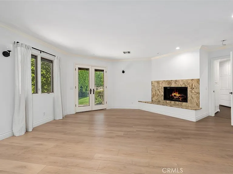 600 Cliff Dr — Photo 25