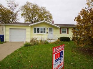 12 Birchwood Ct, Davenport, IA 52804