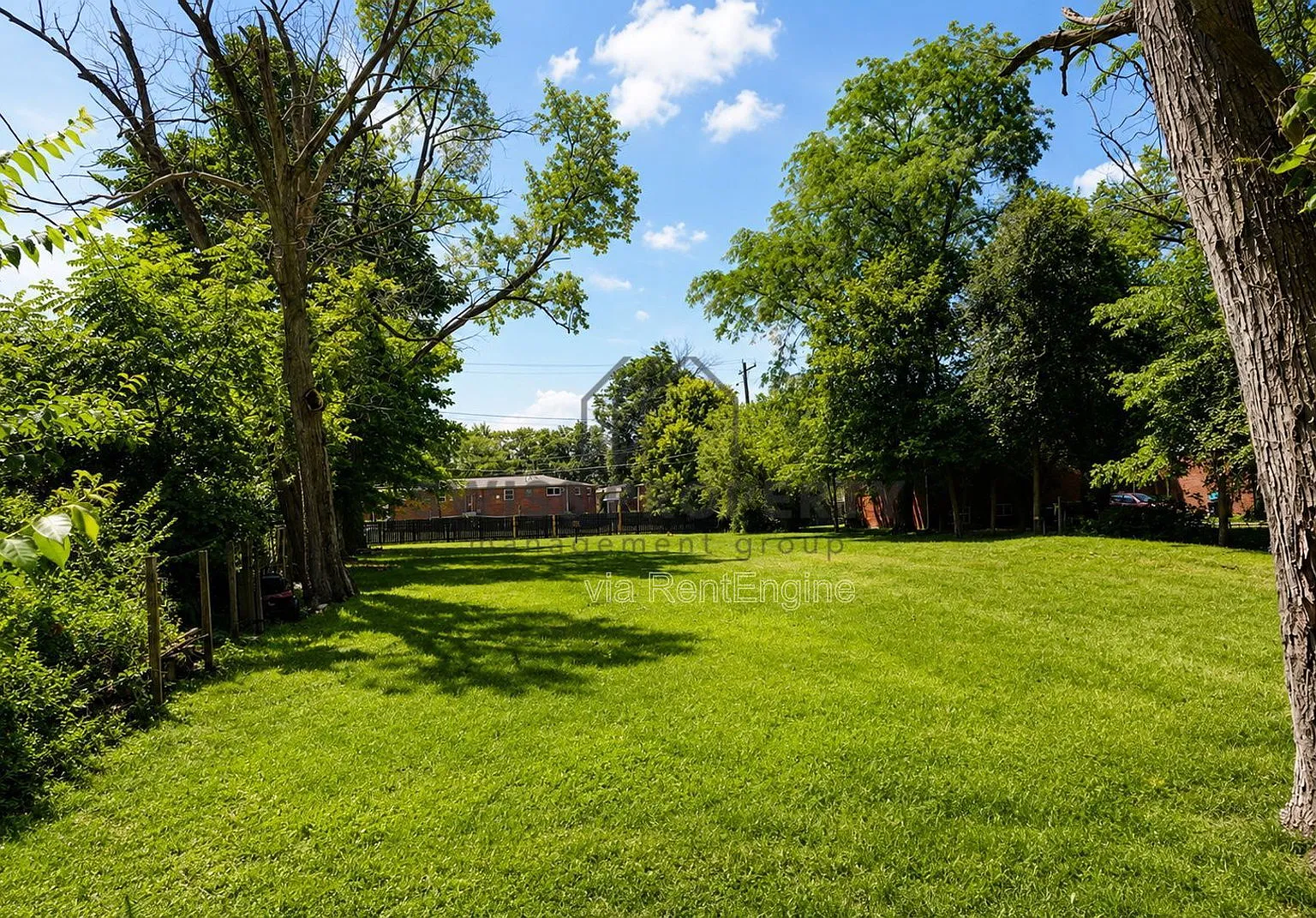 2 bed, 1.0 bath, 864 sqft, $975 — Photo 2