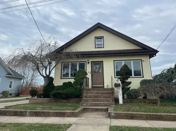68 Washburn Ave, Freeport, NY 11520