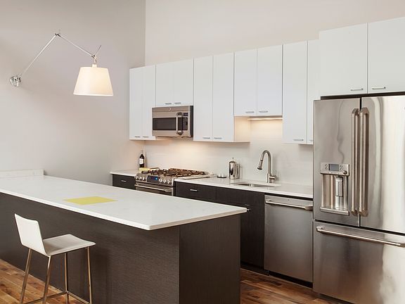 3rd image of 1338 N Damen Ave #104