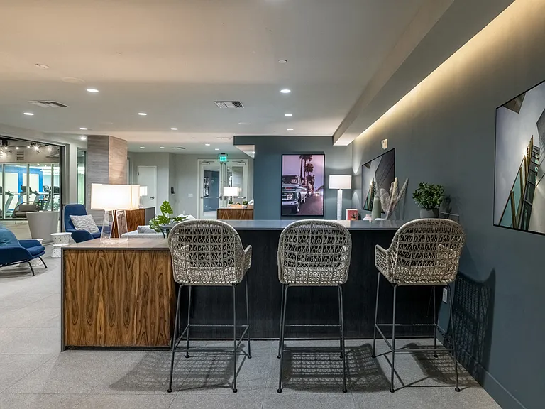 Eleven Eleven Wilshire — Photo 11