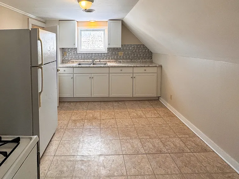 Eat-in Kitchen