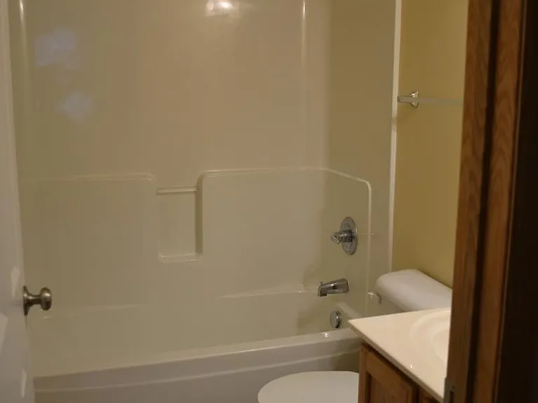 6105 Maclynn Ave NE — Photo 9