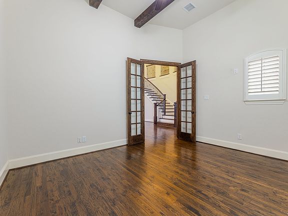 4th image of 2354 Sweetwater Ln