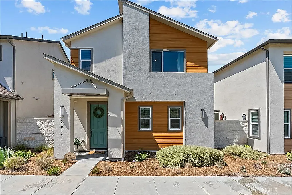 3 bed, 1736 sqft, $4,199 — Photo 3