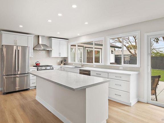 4th image of 7685 Beverly Drive
