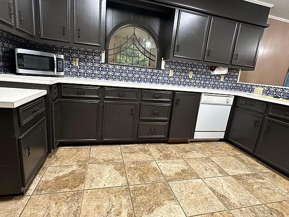 4th image of 1700 W Beverly Dr