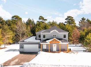 6406 Jeffrey Pl, Grawn, MI 49637