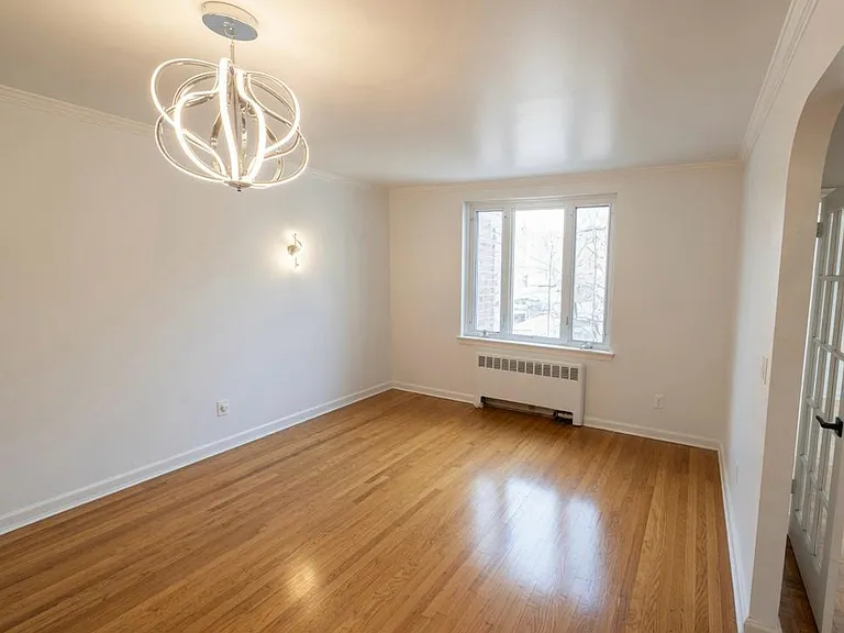 1080 Rhinelander Ave #1 — Photo 4