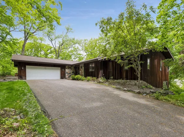 1 Snowy Owl Ln, North Oaks, MN 55127