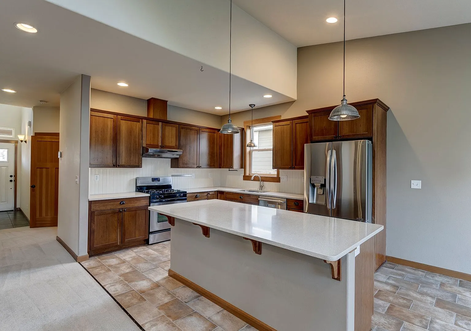 Spacious 3 Bedroom Plus Office With Ac, Gas Fireplace And Fenced Backyard **Avaliable Through Jun... — Photo 4