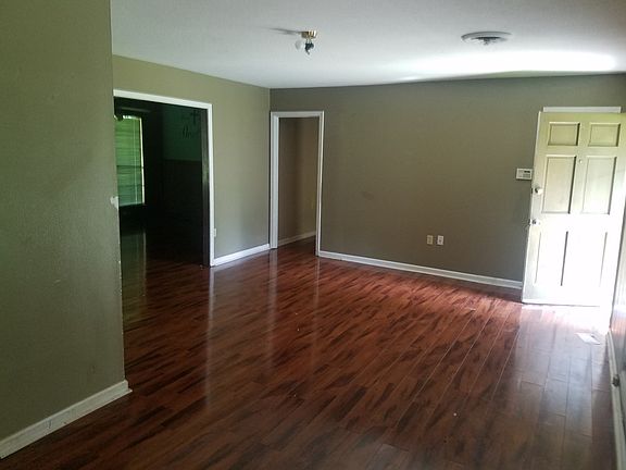 3rd image of 3012 Longwood Dr