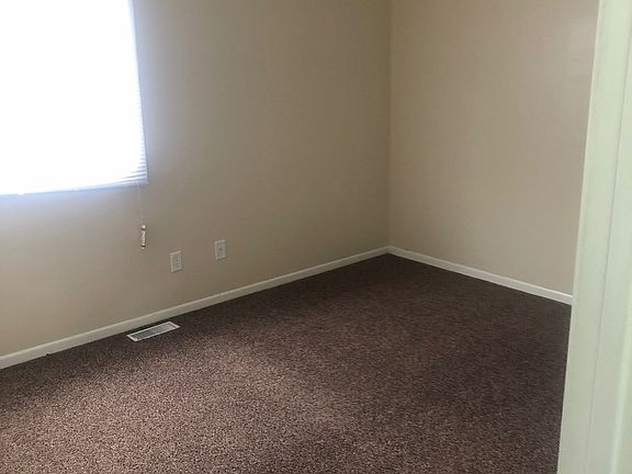 4th image of 916 Titus Ave