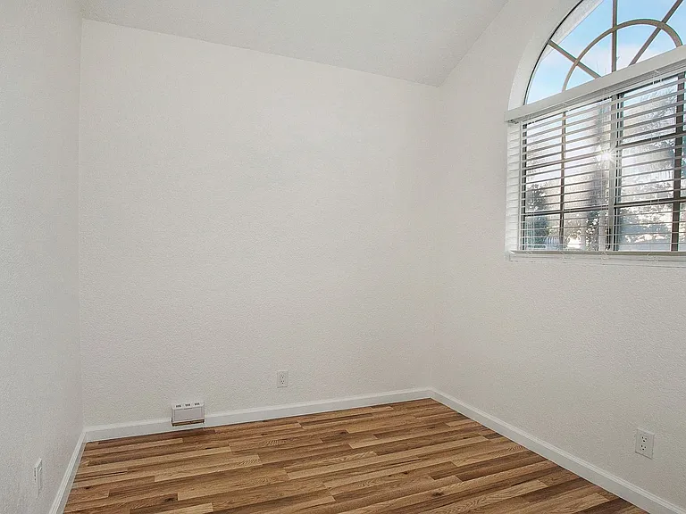 Linden Avenue Triplex — Photo 12