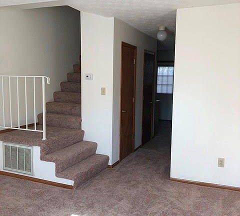 5th image of 427 Lester Rd APT 2