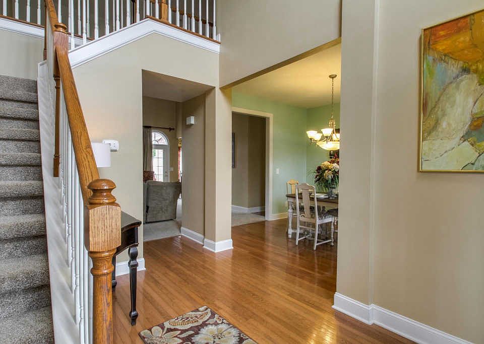 2nd image of 208 Eaglecrest Dr