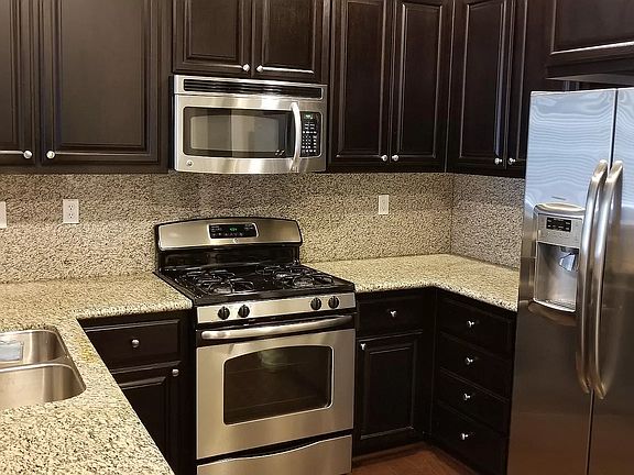 3rd image of 600 Old Oak Ln Unit 3