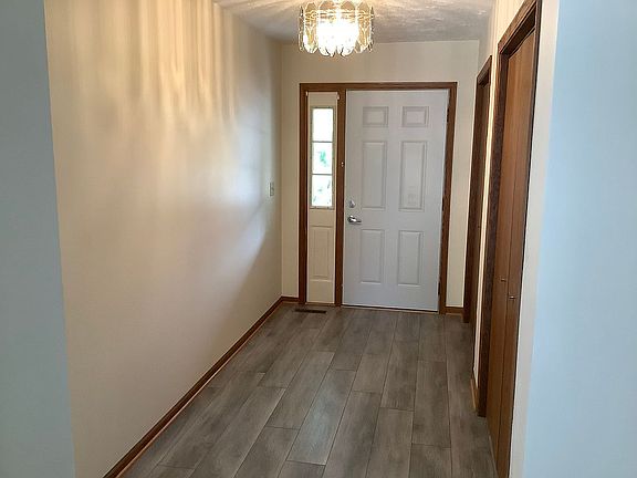 5th image of 95 W Linda Ave
