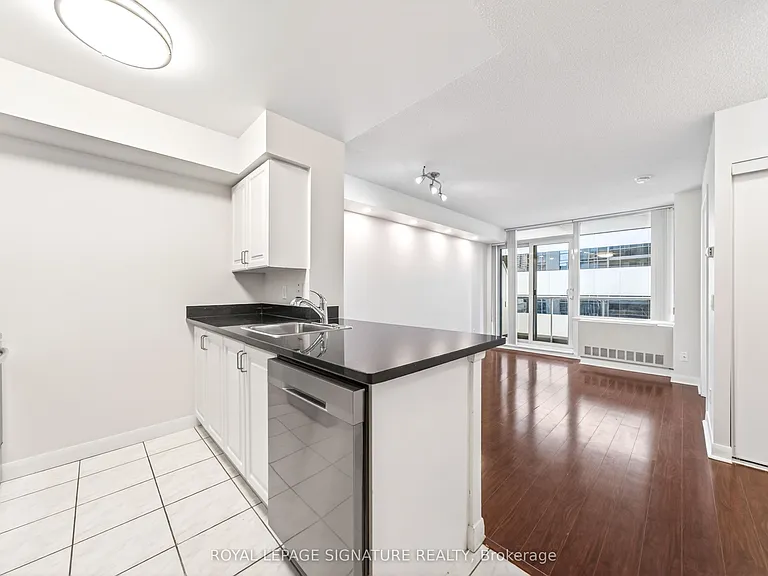 4968 Yonge St #712 — Photo 13