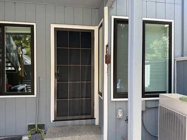 972 La Barbera Dr — Photo 1