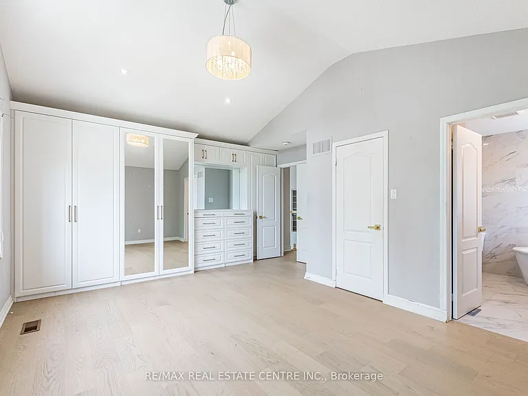 3339 Crompton Cres — Photo 29