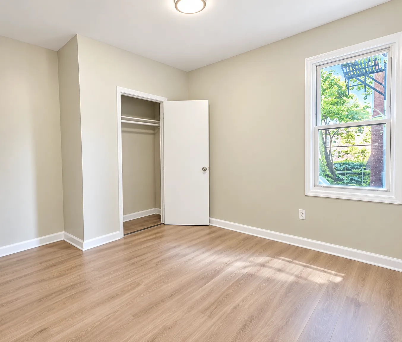 3 bed, 1020 sqft, $1,950 — Photo 3