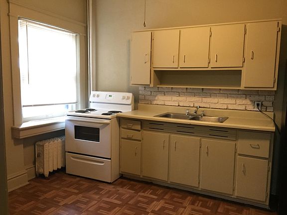 4th image of 24 E Linwood Blvd