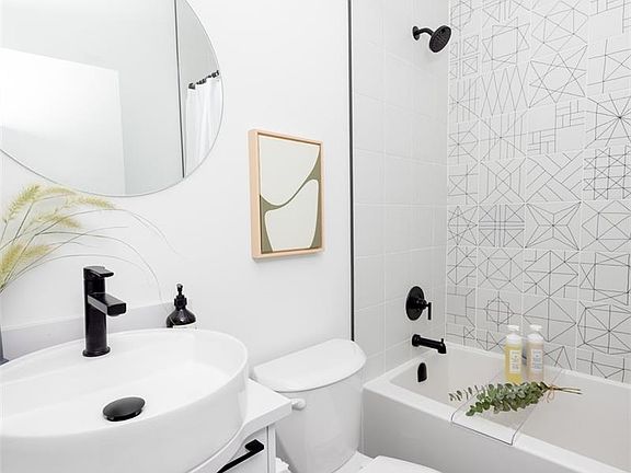 5th image of 1075 Tillicum Rd #617