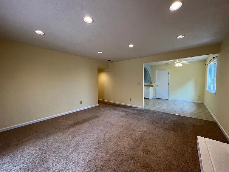 575 Bonnie Ave — Photo 17