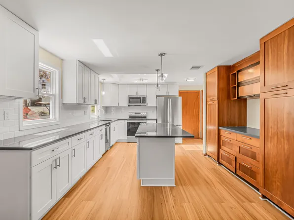 470 W Todd St, Hamden, CT 06518