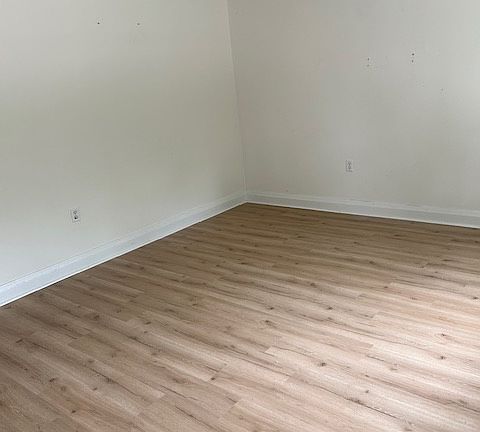3rd image of 30 Hastings Dr #30