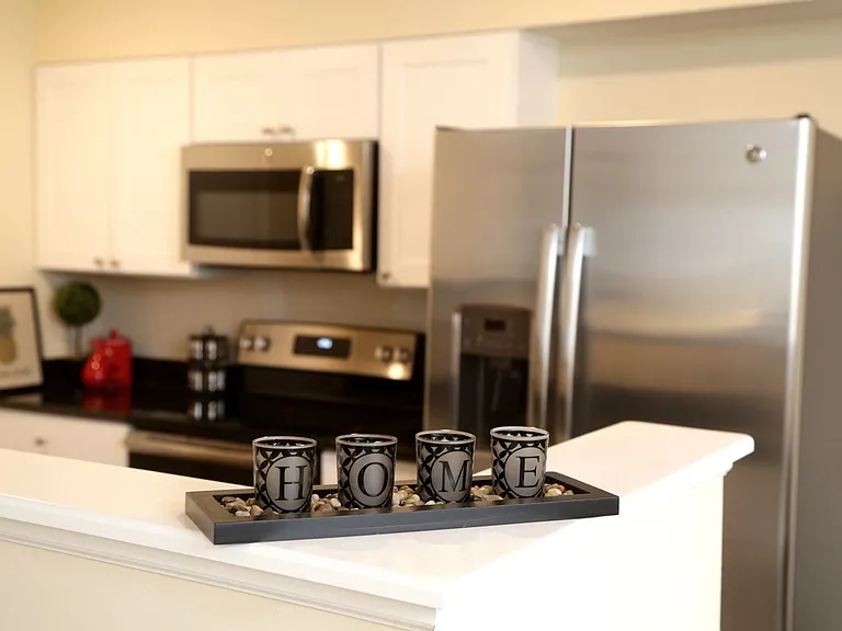 Latham Apartments — Photo 49