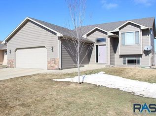 906 Miah St, Harrisburg, SD 57032