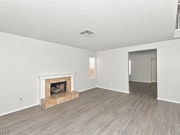 5th image of 378 Tierra St
