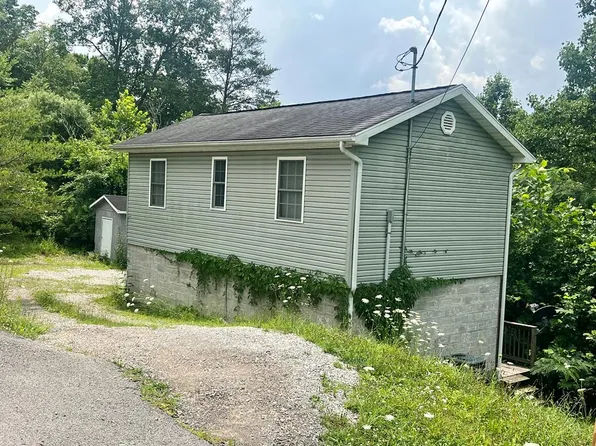 66 Adams Ridge Rd, Hazard, KY 41701