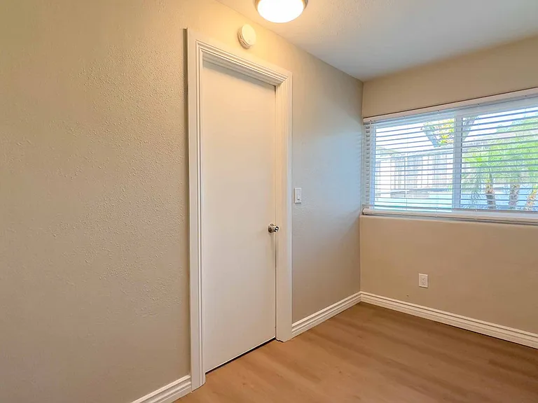 9922-9934 Buena Vista Dr — Photo 17