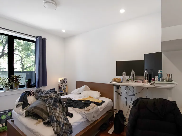 315 Franklin Ave #2R — Photo 13