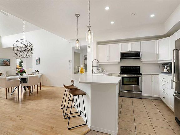 5th image of 838 S 19th Ave SW #414