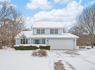 1928 Orchard Dr, Stevensville, MI 49127