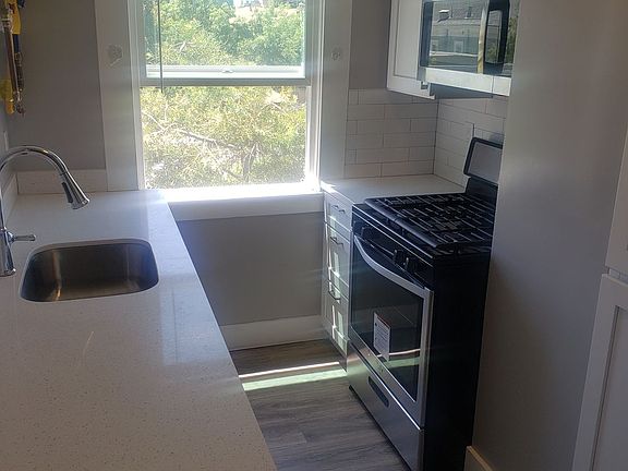 2nd image of 5918 Genoa St #12