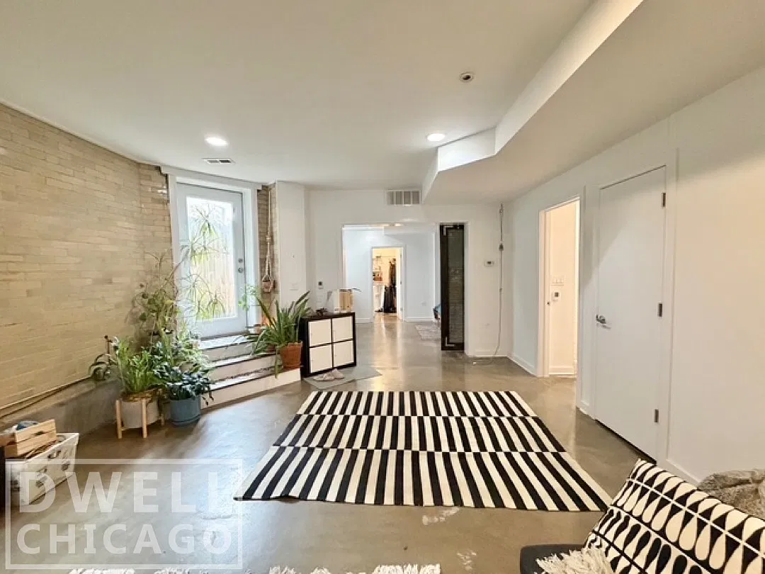 2121 N Albany Ave — Photo 3